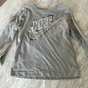 Nike long sleeve boys shirt